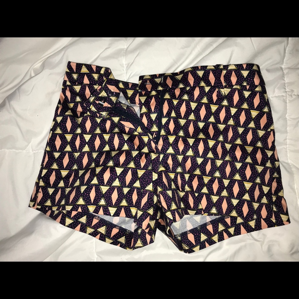 Patterned Khaki Fitting Shorts - Picture 1 of 2
